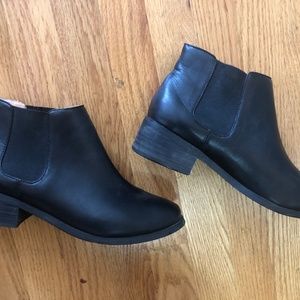 Marais USA Vegan Chelsea Boots Black